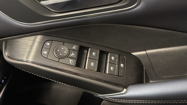 Nissan Qashqai 1.3 DiG-T MH Tekna 5dr Petrol Hatchback